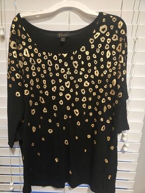 EUC Black Tunic Tee with Metallic Gold Leopard Heart Print